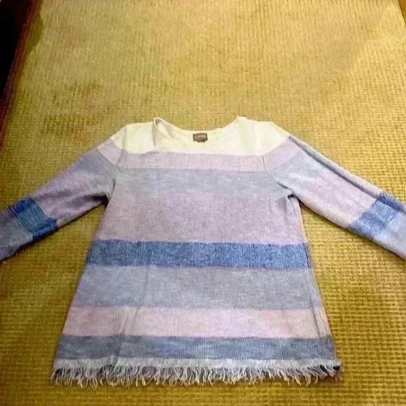 NWOT Chicos classic core women’s size 2 (w12-w14)   feather like fabric top. - Picture 1 of 5